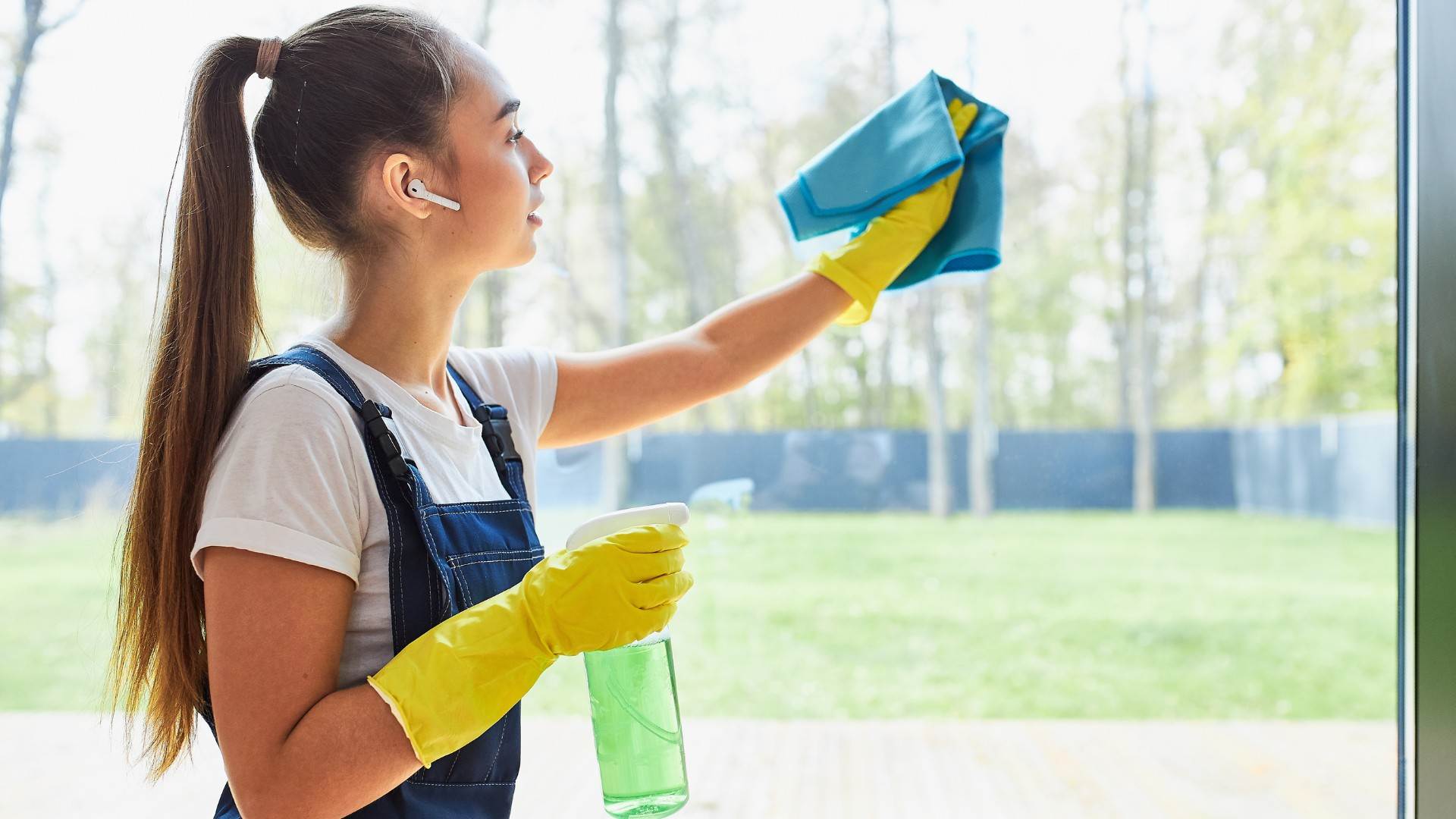 From Grimy to Gleaming: The Ultimate Guide to Window Cleaning